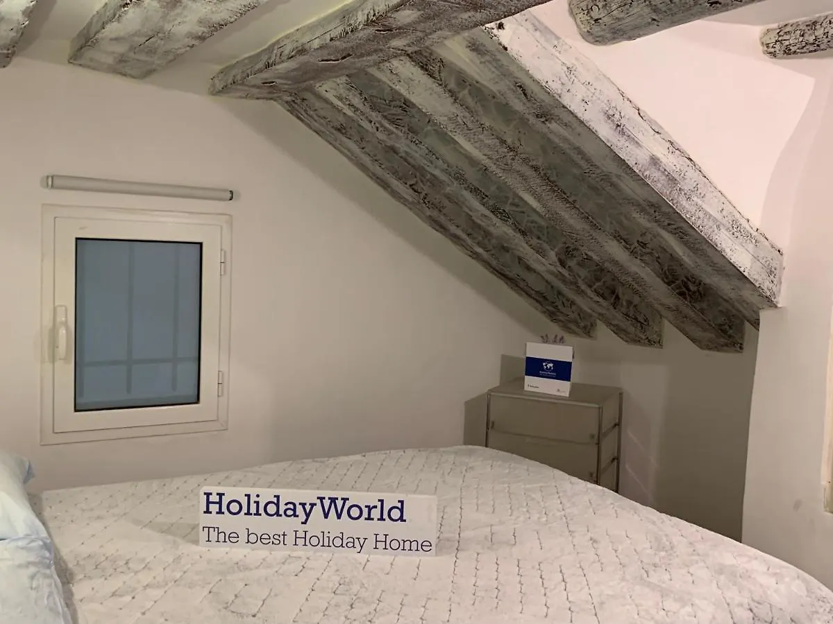 House Pellicceria By Holiday World Genova 0*,  Italia